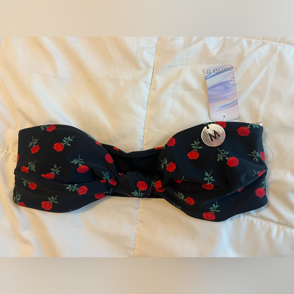 Forever 21 Strapless bikini top. Black with Red roses. NWT. Size Medium.
